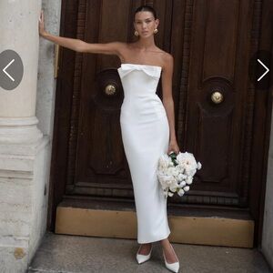 Elegant White Strapless Wedding Dress